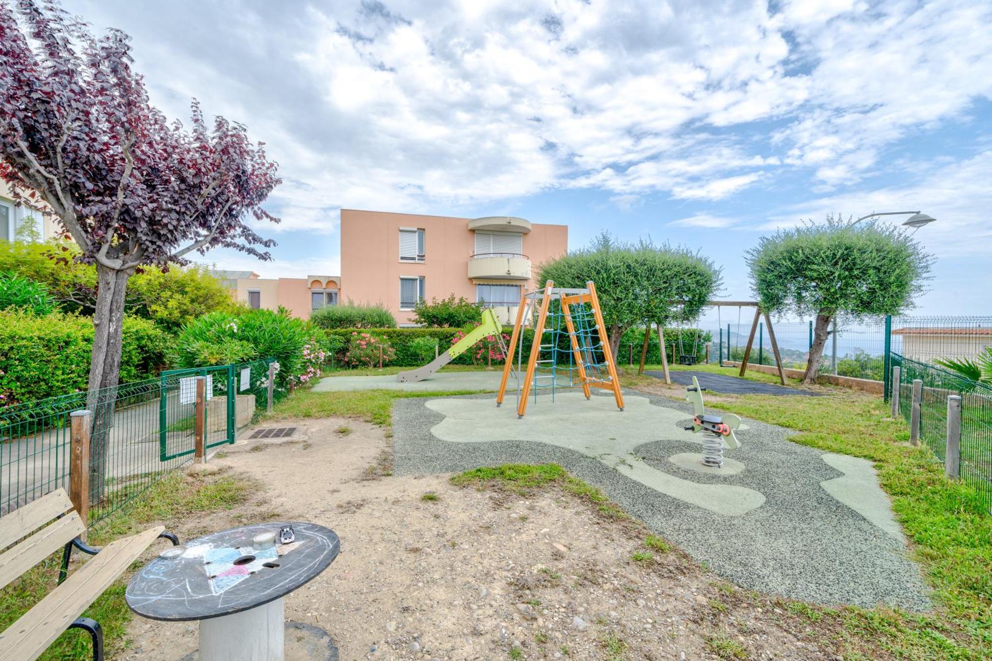 Superb 2 Bedroom In *
